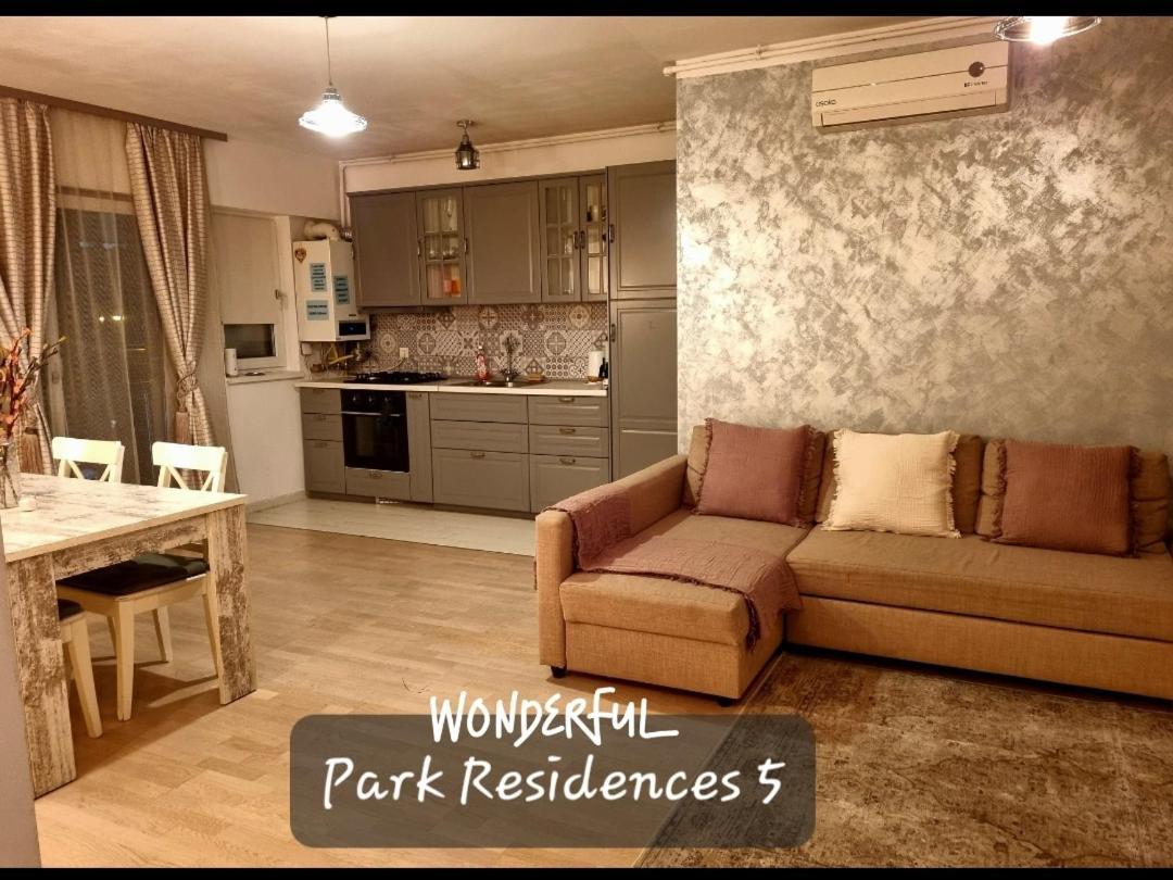 Park Residence 5, 2 Bedroom Apartment ブカレスト エクステリア 写真